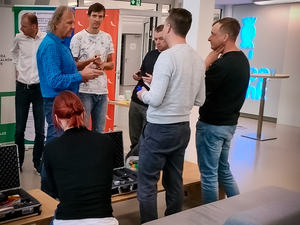 Špičkové laboratoře nejsou jen pro vědce. Firmám jsme v Lipo.ink ukázali, jak je využít
